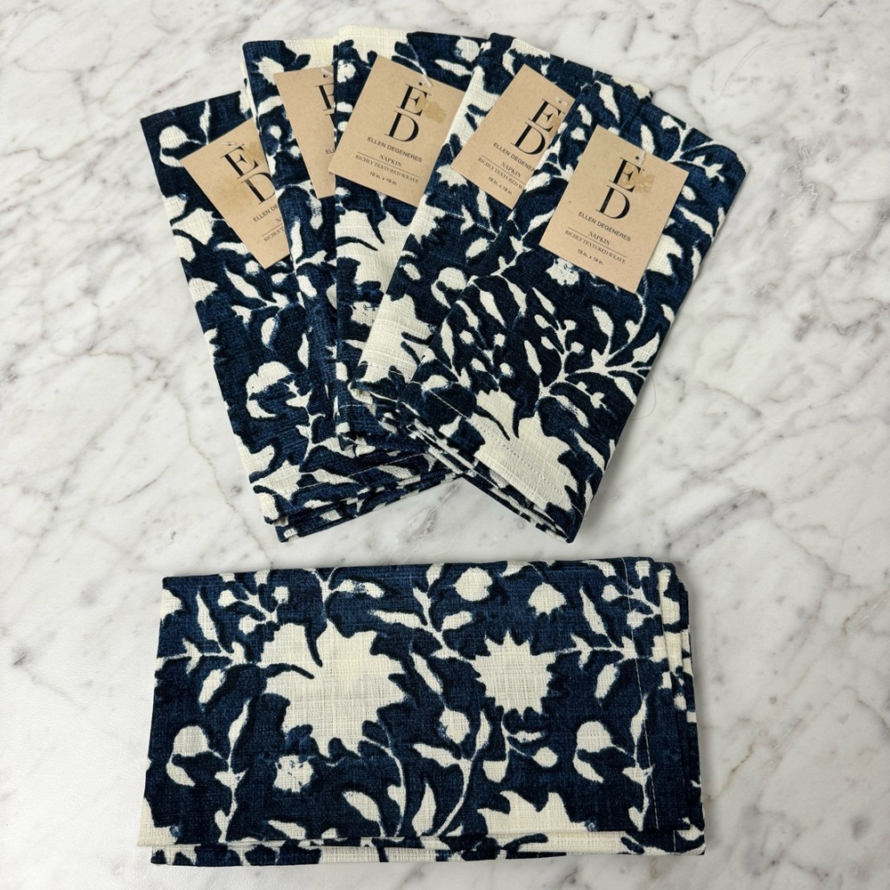 6 Cloth Dinner Napkin Bundle - NWT